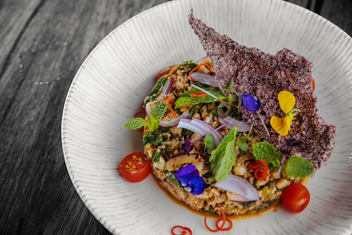 المطعم المرموق يعود لتقديم أشهى أطباق المطبخ التايلاندي ضمن أجواءٍ عصرية وأنيقة في وسط مدينة دبي