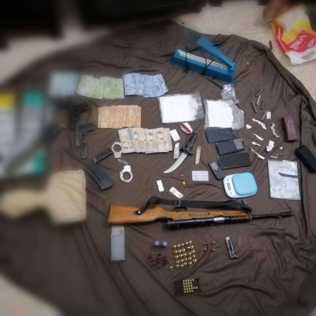 ادارة مكافحة المخدرات تنفذ منذ بداية الاسبوع سلسلة من الحملات الامنية على مروجي المواد المخدرة في الزرقاء والكرك والرمثا