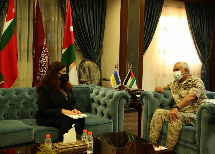 رئيس هيئة الأركان المشتركة يستقبل السفيرة الأوكرانية