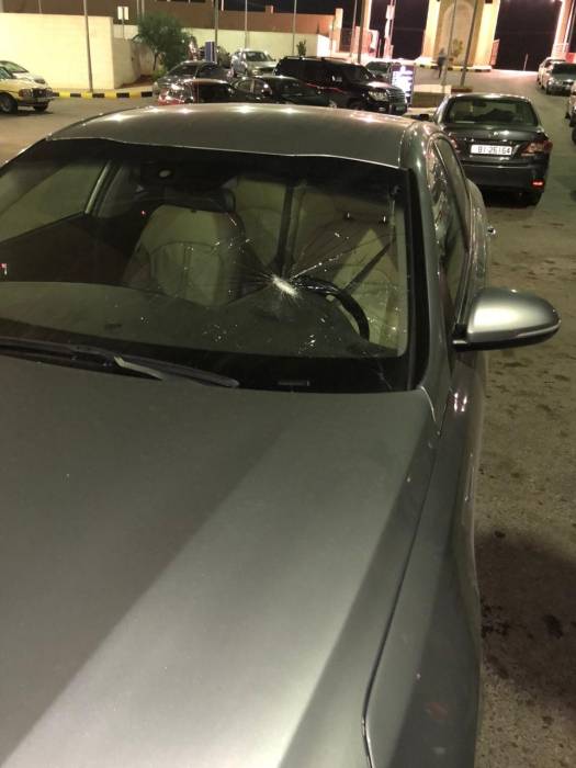 مجهولون يعتدون على سيارة مرشحة في البلقاء