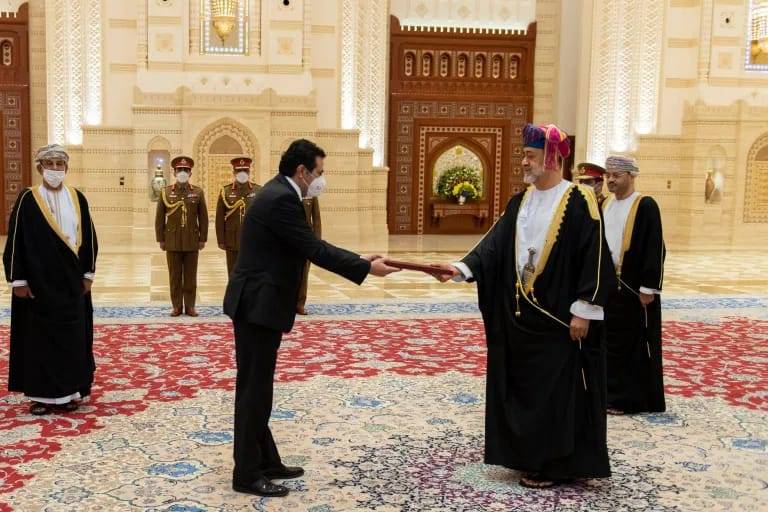 السفير الأردني لدى سلطنة عُمان يقدم أوراق اعتماده للسلطان هيثم بن طارق