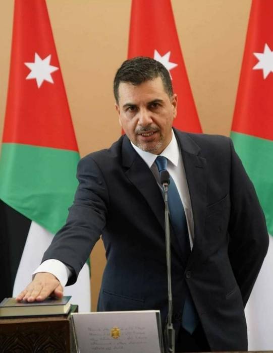 جلالة الملك عبد الله الثاني يهاتف وزير المياه والري للتعزية بوفاة والدته