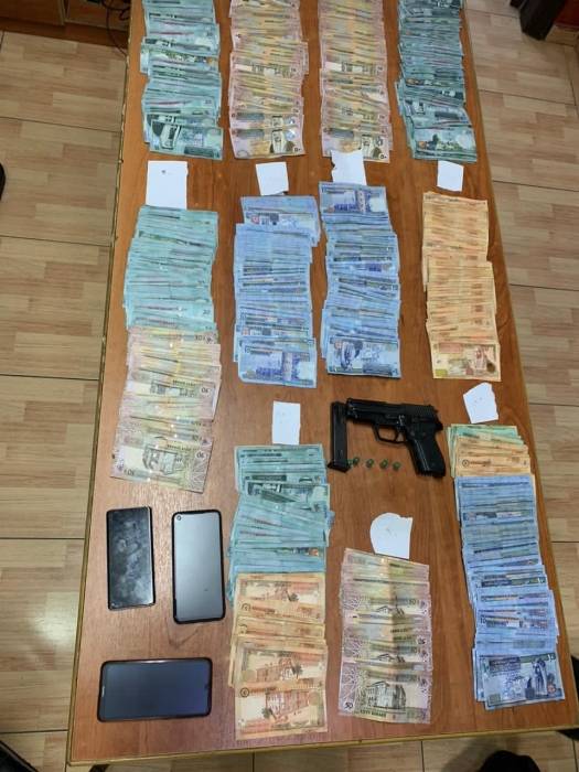 البحث الجنائي وبوقت قياسي يلقي القبض على شخصين اشتركا بسلب مبلغ 60 الف دينار من محاسب لاحد المطاعم