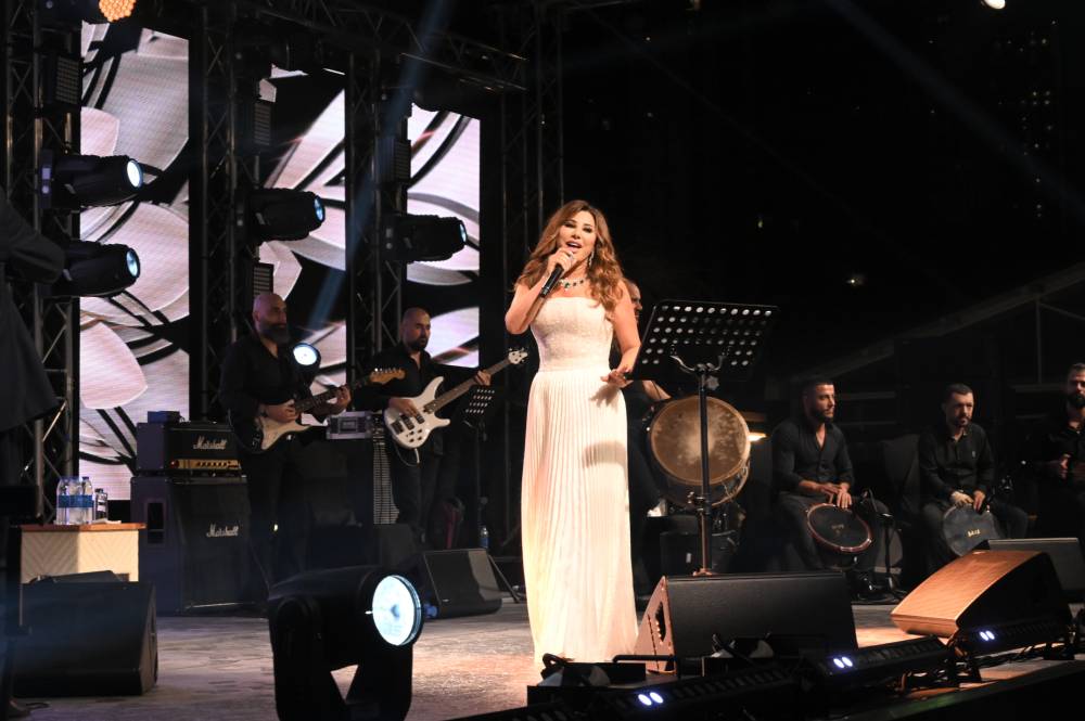 بالصور .. نجوى كرم تشعل أجواء أولى حفلاتها في دبي بعد كورونا