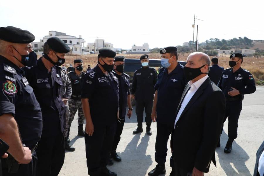 وزير الداخلية ومدير الأمن العام يطمئنان على سير الإجراءات الأمنية أمام عدد من مراكز الاقتراع