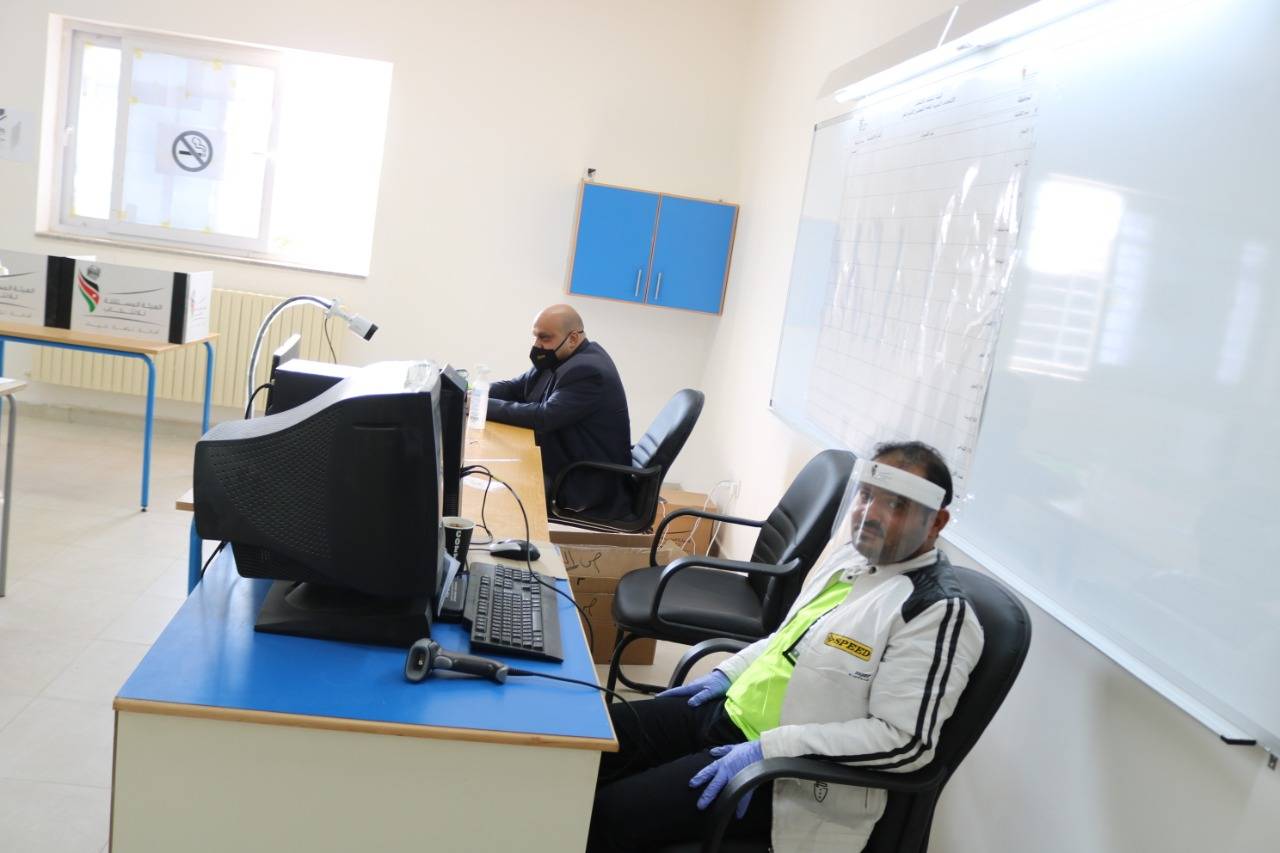 تتواصل عملية الاقتراع في لواء الموقر مع الالتزام بإجراءات الصحة السلامة العامّة