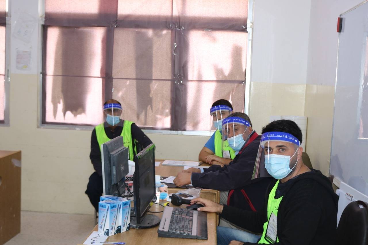 تتواصل عملية الاقتراع في لواء الموقر مع الالتزام بإجراءات الصحة السلامة العامّة