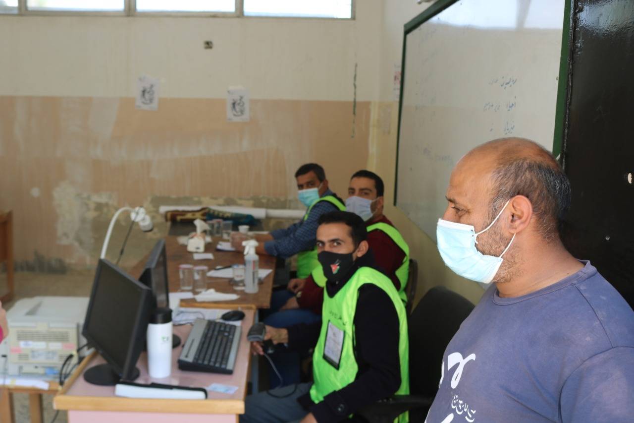 تتواصل عملية الاقتراع في لواء الموقر مع الالتزام بإجراءات الصحة السلامة العامّة