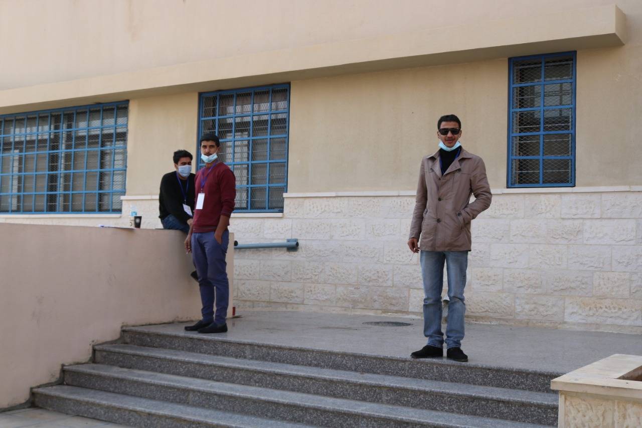 تتواصل عملية الاقتراع في لواء الموقر مع الالتزام بإجراءات الصحة السلامة العامّة