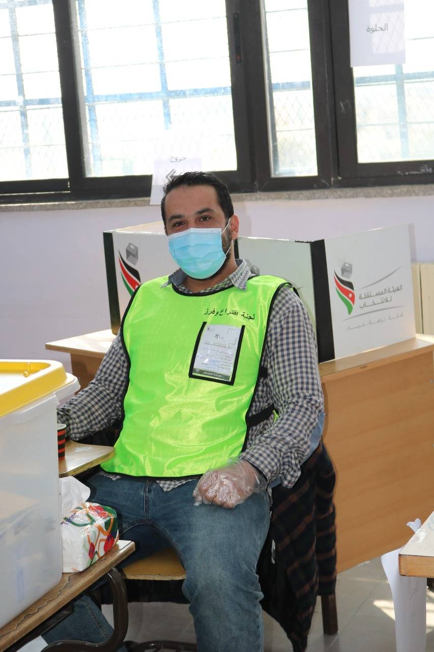 تتواصل عملية الاقتراع في لواء الموقر مع الالتزام بإجراءات الصحة السلامة العامّة