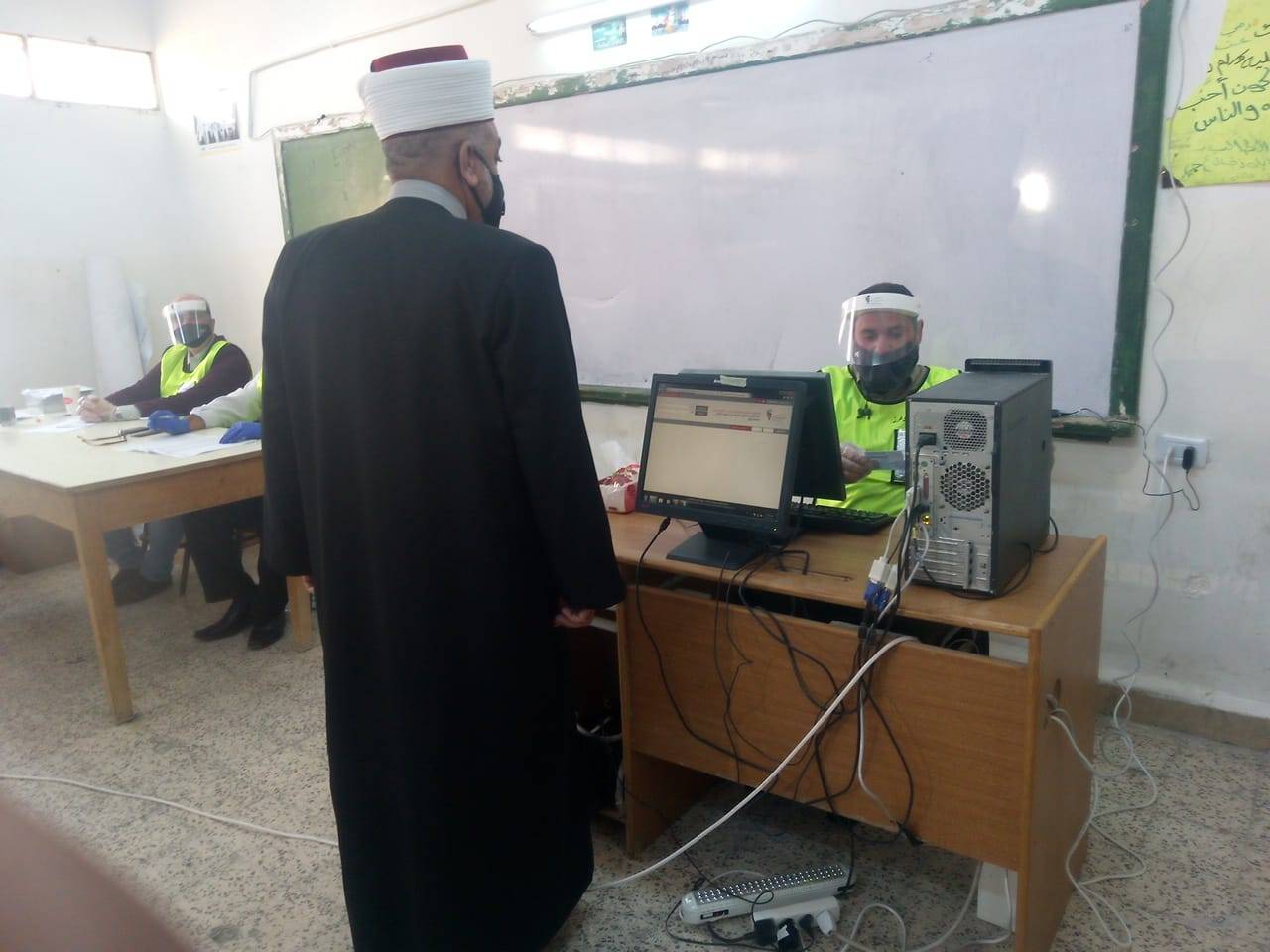 تتواصل عملية الاقتراع في لواء الموقر مع الالتزام بإجراءات الصحة السلامة العامّة