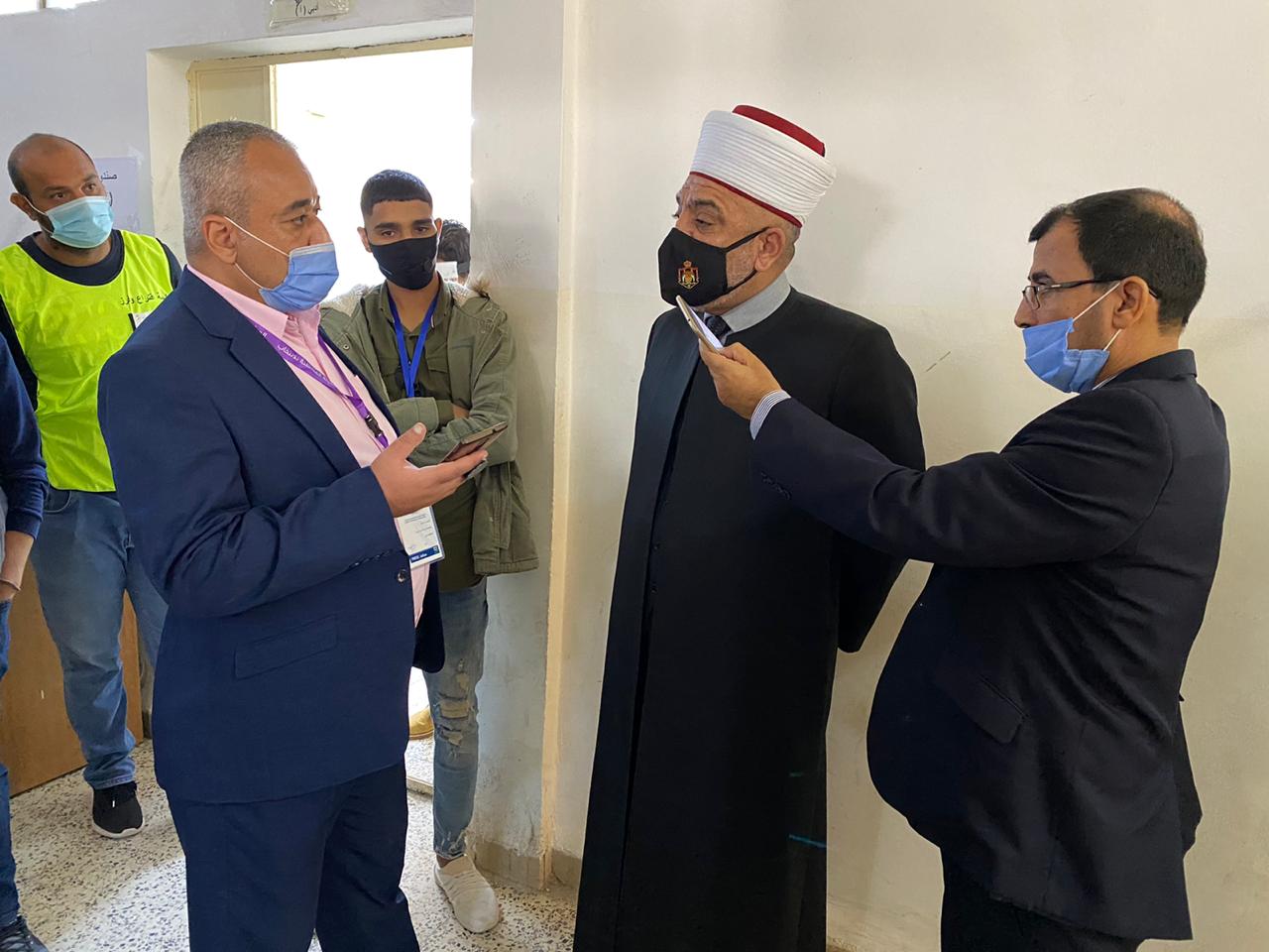 تتواصل عملية الاقتراع في لواء الموقر مع الالتزام بإجراءات الصحة السلامة العامّة