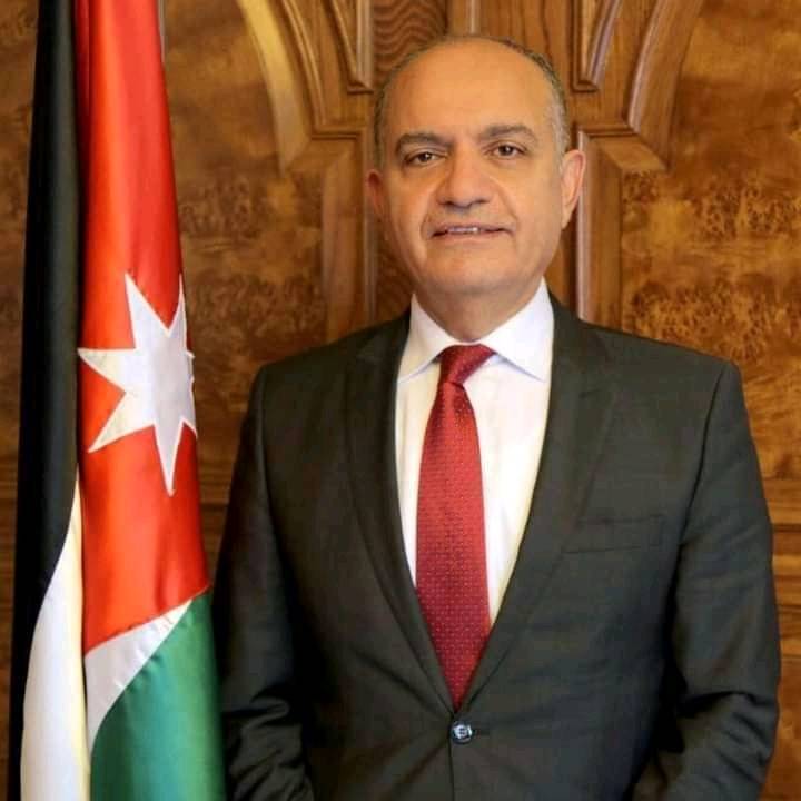 أسرة موقع جوهرة العرب الإخباري تهنئ الدكتور أمجد العضايلة بتعيينه سفيراً للمملكة لدى جمهورية مصر العربية 