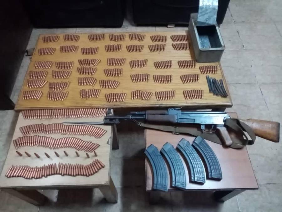 القاء القبض على خمسة اشخاص في عجلون والكرك ومادبا والرويشد.. وبحوزتهم 7 اسلحة نارية احدها اتوماتيكي