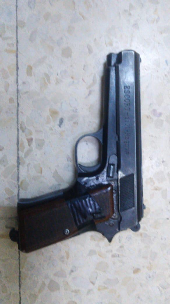 القاء القبض على خمسة اشخاص في عجلون والكرك ومادبا والرويشد.. وبحوزتهم 7 اسلحة نارية احدها اتوماتيكي