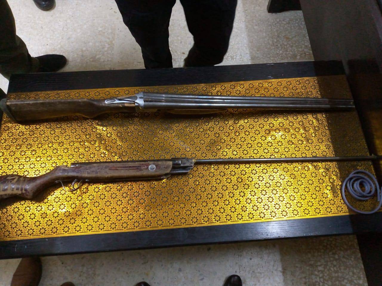 القاء القبض على خمسة اشخاص في عجلون والكرك ومادبا والرويشد.. وبحوزتهم 7 اسلحة نارية احدها اتوماتيكي