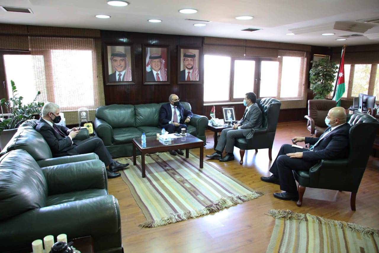 وزير المياه والري ورئيس هيئة  الاستثمار  يبحثان تشجيع الاسثمار