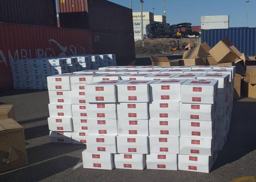 الجمارك  تحبط تهريب حاوية سعة ٤٠ قدم من الدخان