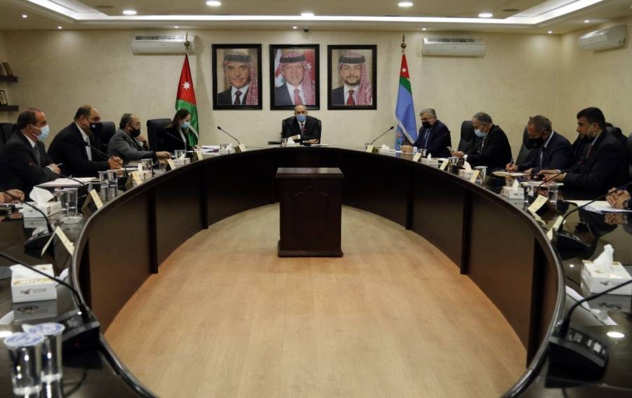 وزير الداخلية يترأس اجتماعا لمناقشة جهود التصدي لجائحة كورونا