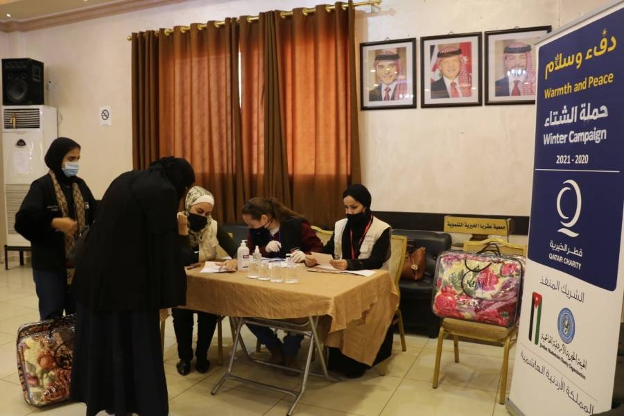 الهيئة الخيرية الأردنية الهاشمية وجمعية قطر الخيرية تنفذان حملة الشتاء الدافئ