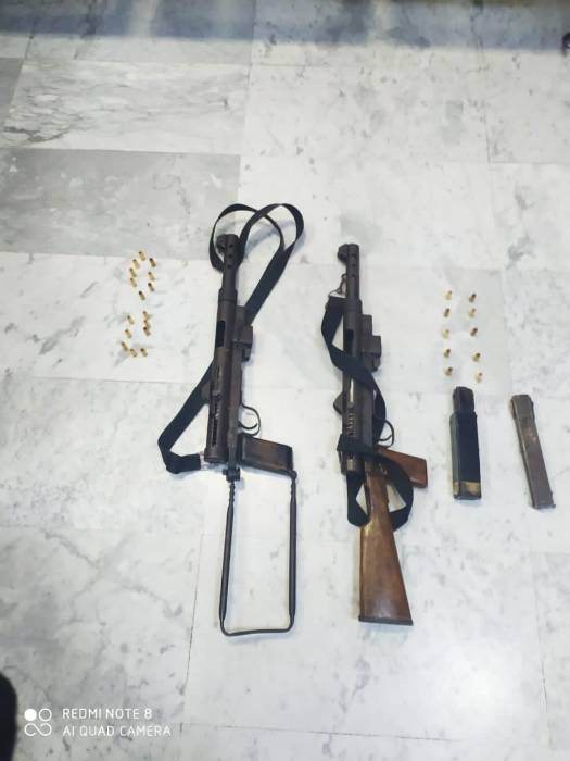 القبض على مطلوب خطير وتاجر مخدرات في اربد بعد مقاومة شديدة وبحوزته سلاحين ناريين