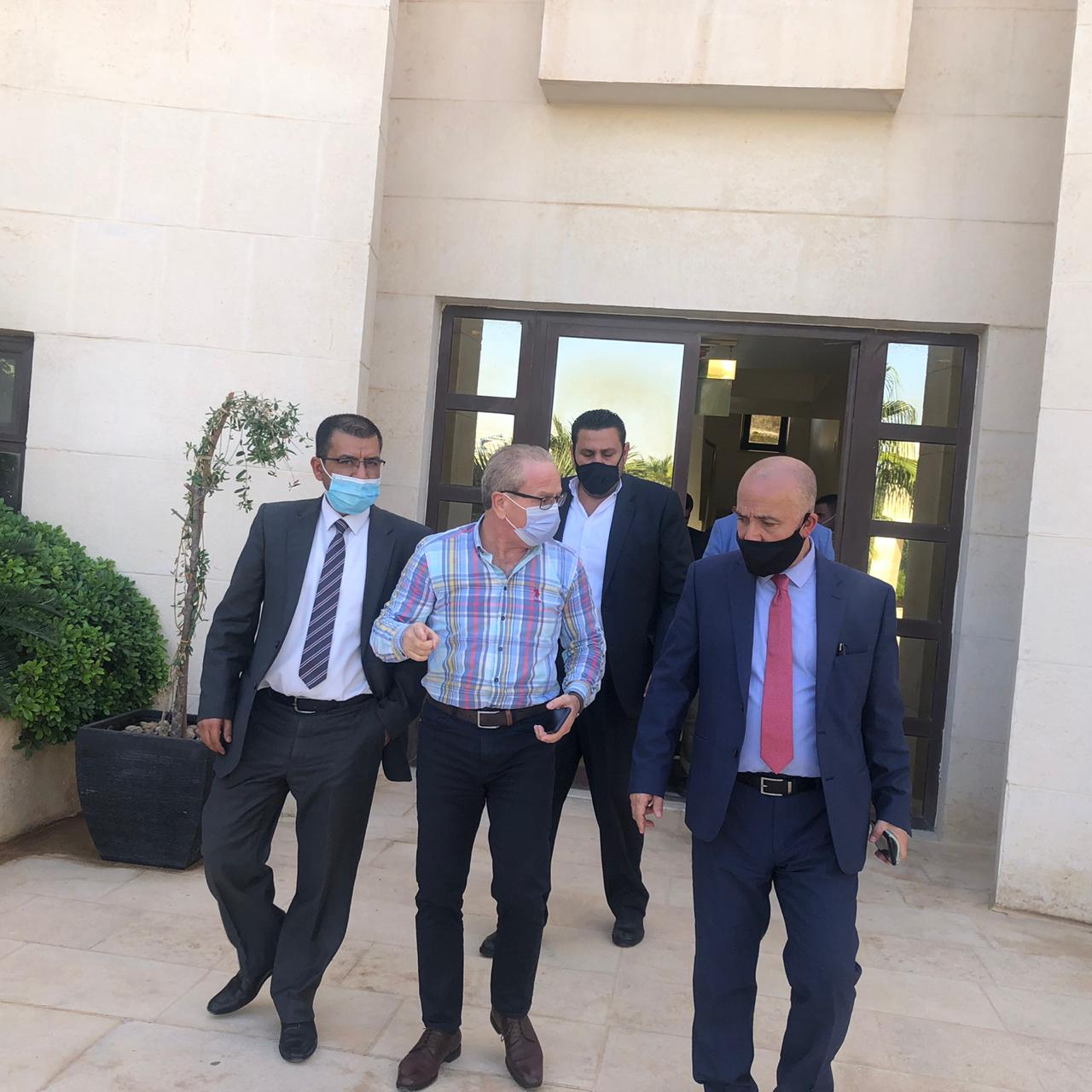 بالصور والفيديو .. الهياجنة يتفقّد الإجراءات الصحية في معان والعقبة 