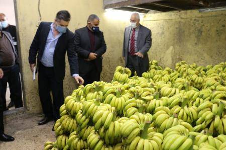 وزير الزراعة يتفقد السوق المركزي