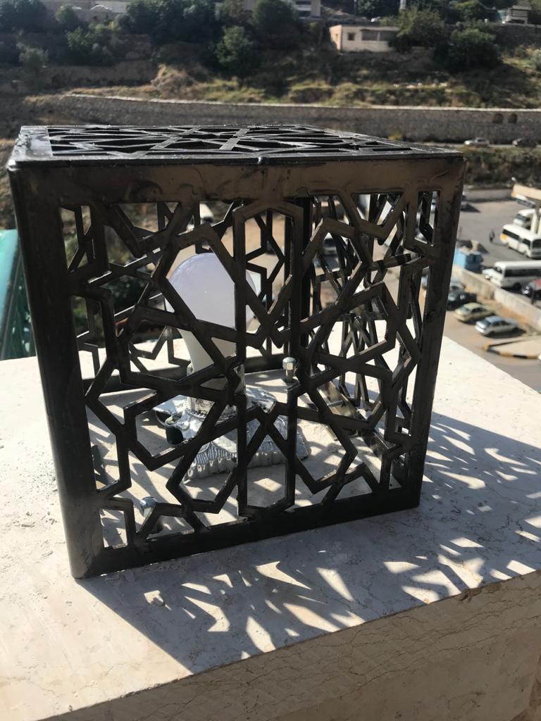 بلدية السلط تعيد تأهيل الإنارة المعتدى عليها