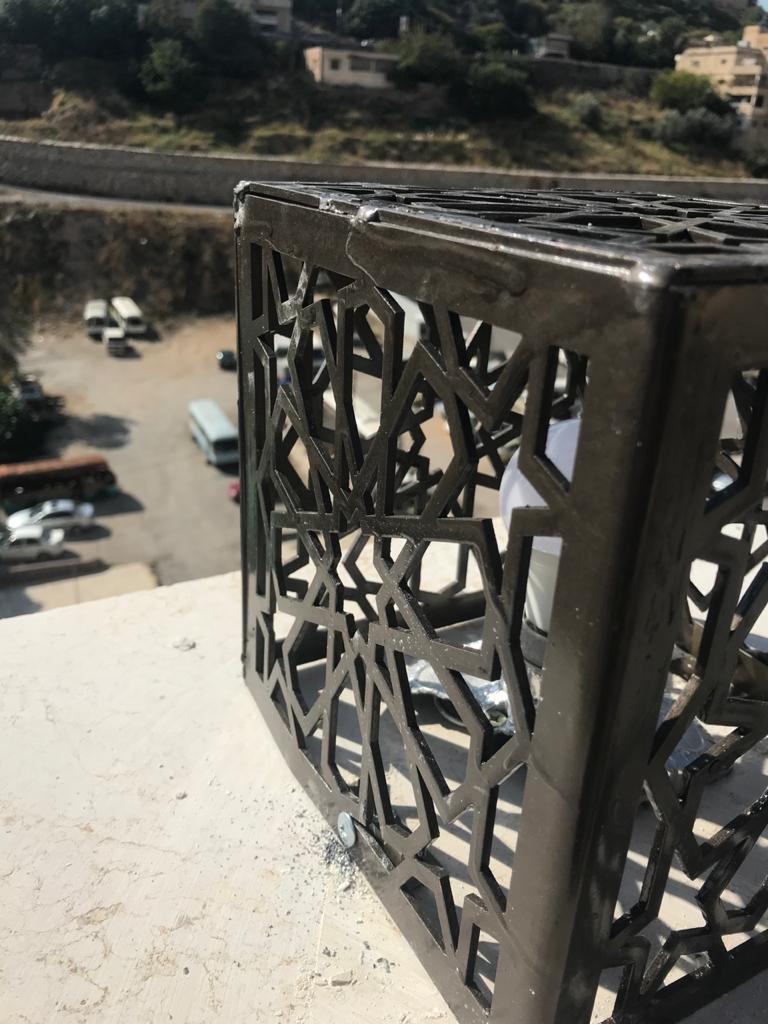 بلدية السلط تعيد تأهيل الإنارة المعتدى عليها