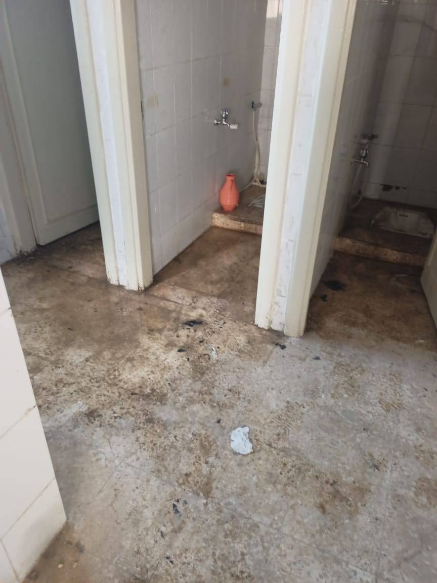 قاعة الكرك الرياضية.. نقص في الخدمات وغياب الصيانة الدورية