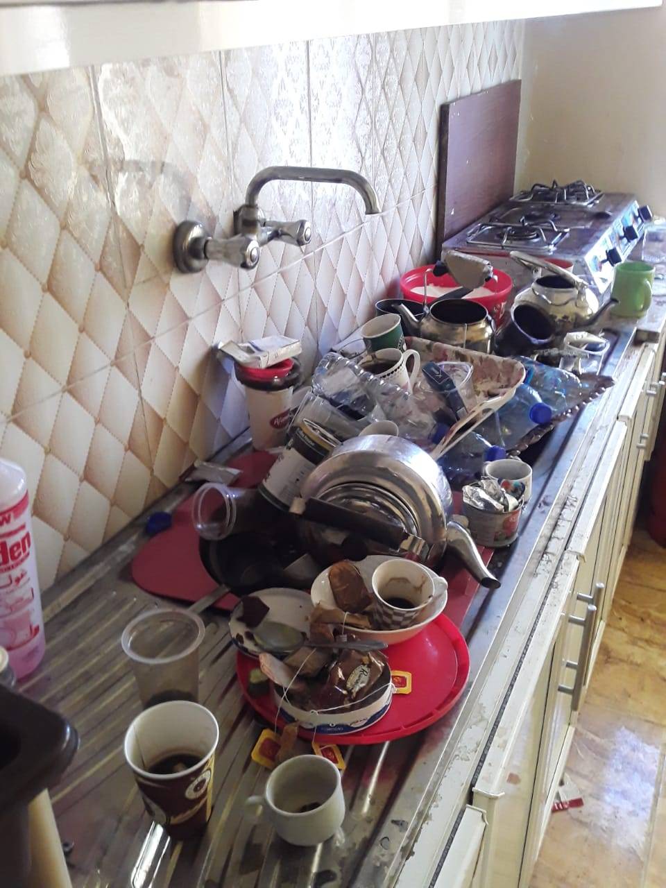 قاعة الكرك الرياضية.. نقص في الخدمات وغياب الصيانة الدورية