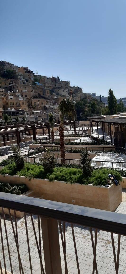 بلدية السلط تطلق مشروع زراعة تجميل المدينة