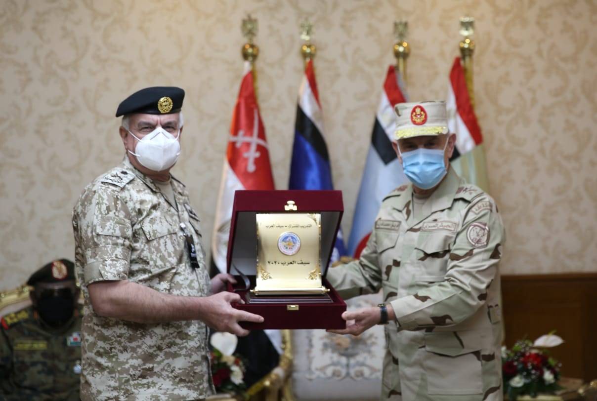 رئيس هيئة الأركان المشتركة يتابع التمرين العسكري (سيف العرب) .. صور 