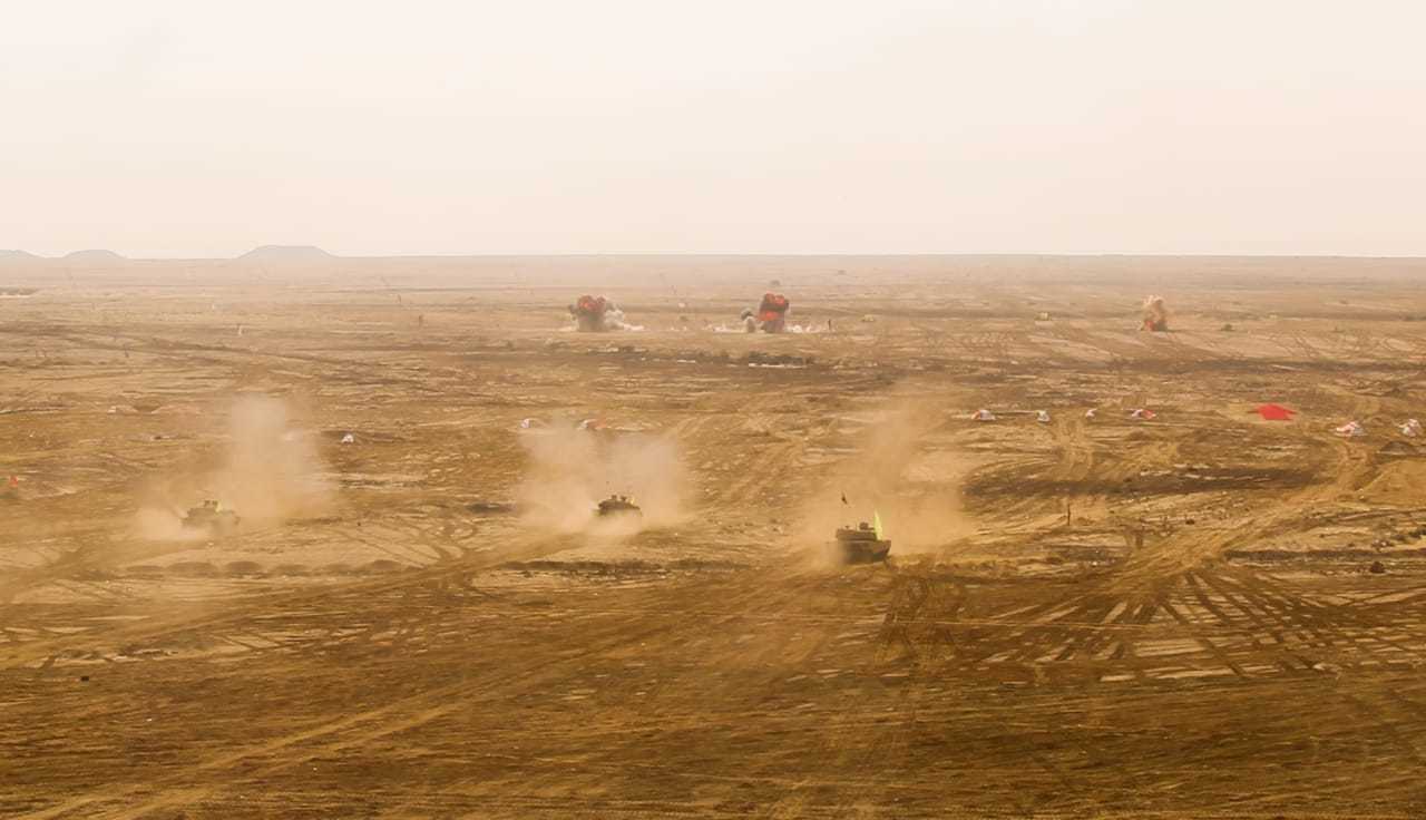رئيس هيئة الأركان المشتركة يتابع التمرين العسكري (سيف العرب) .. صور 