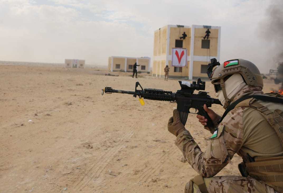 رئيس هيئة الأركان المشتركة يتابع التمرين العسكري (سيف العرب) .. صور 