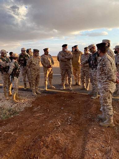 رئيس هيئة الأركان المشتركة يتفقد واجهة المنطقة العسكرية الشرقية