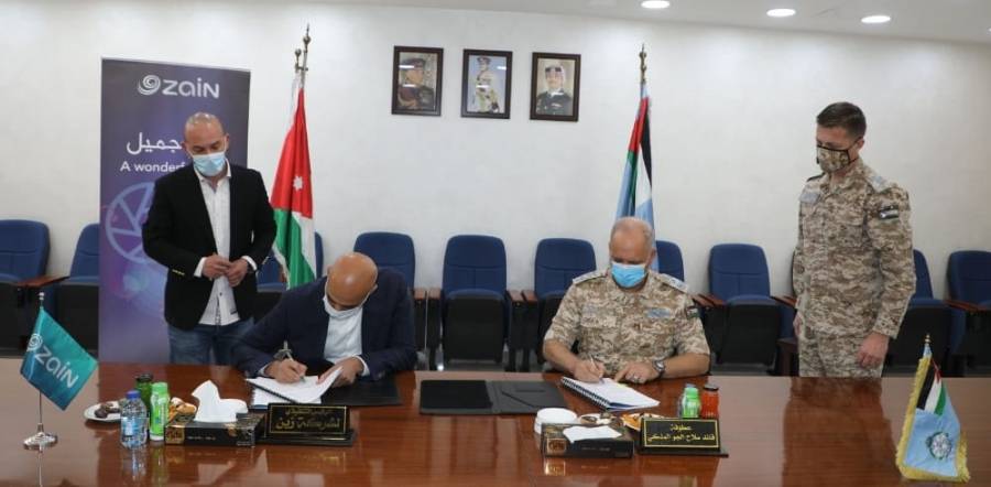 توقيع إتفاقيه بين قيادة سلاح الجو الملكي وشركة زين