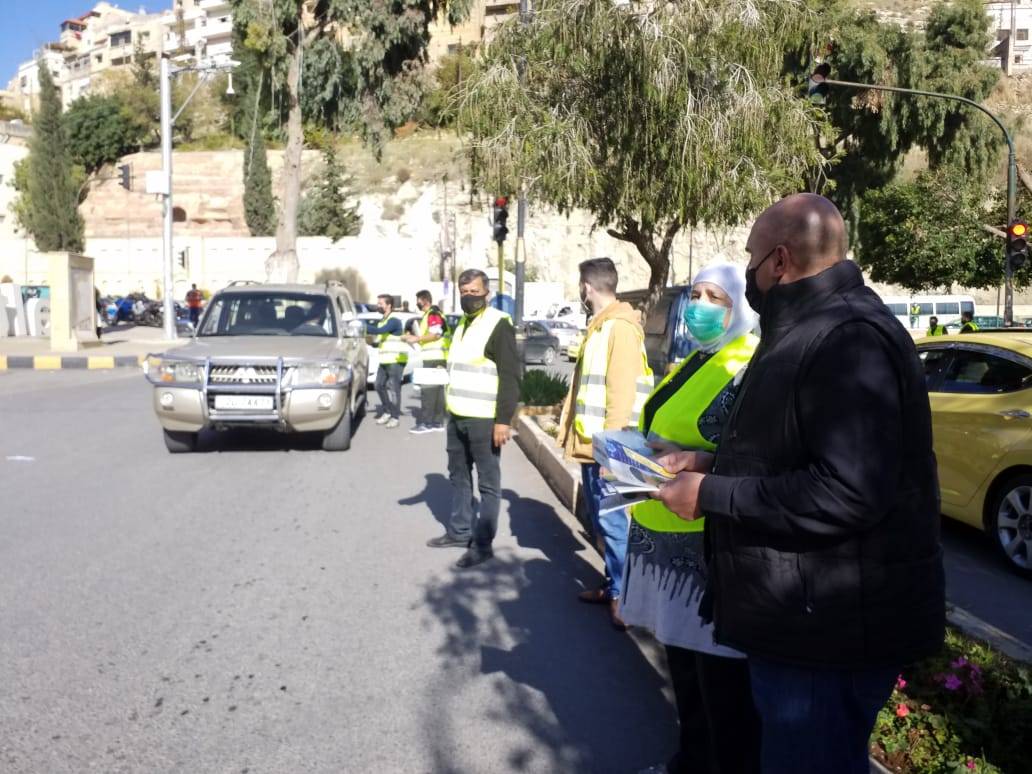 أبناء السلط يطلقون مبادرة (قدوتنا سيدنا وسلامتنا بكمامتنا ) لمكافحة فيروس كورونا