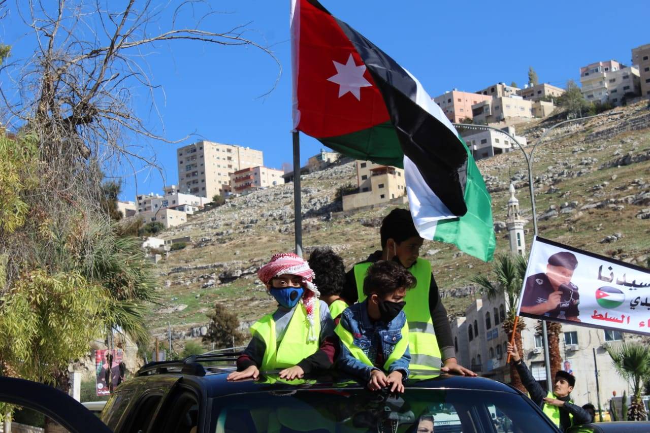 أبناء السلط يطلقون مبادرة (قدوتنا سيدنا وسلامتنا بكمامتنا ) لمكافحة فيروس كورونا