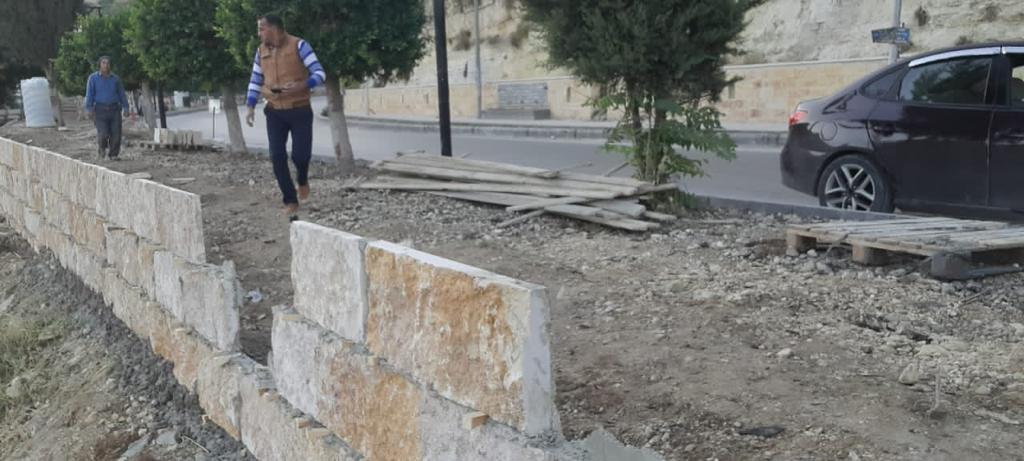 مسلسل الاعتداء على إنجازات بلدية السلط مستمر