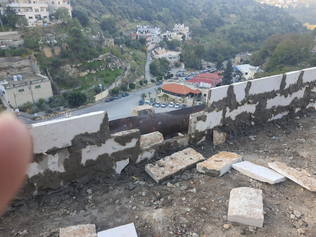 مسلسل الاعتداء على إنجازات بلدية السلط مستمر