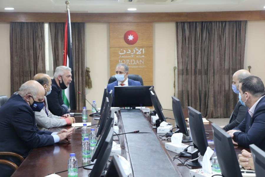 وزير العمل ووزير الدولة لشؤون الاستثمار يزور هيئة الإستثمار