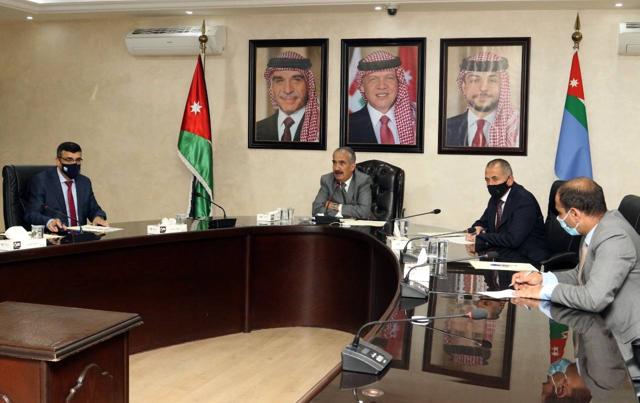 وزير الداخلية يرأس اجتماعا مع المحافظين  