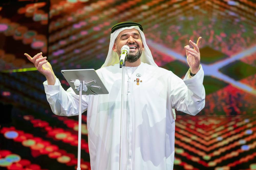 حسين الجسمي يحتفل باليوم الوطني الـ49 للإمارات في مسرح المجاز بالشارقة