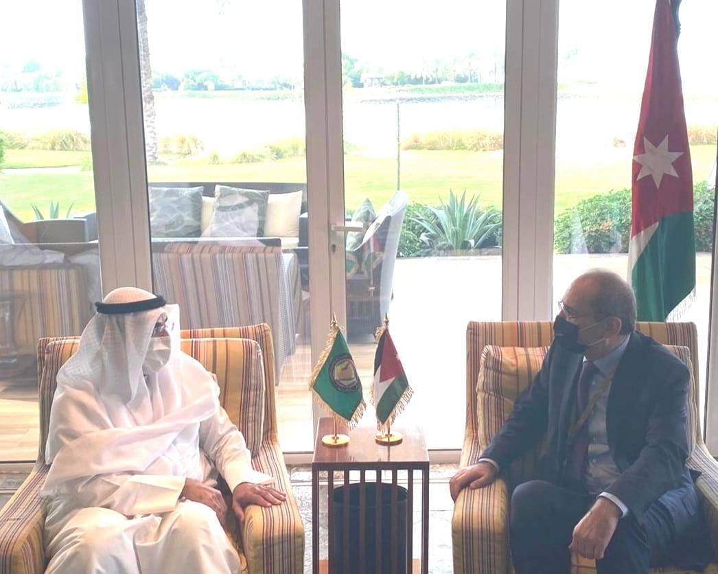 الصفدي يؤكد على ضرورة تطوير منهجية شمولية تفعل الدور العربي في حل الصراعات الإقليمية