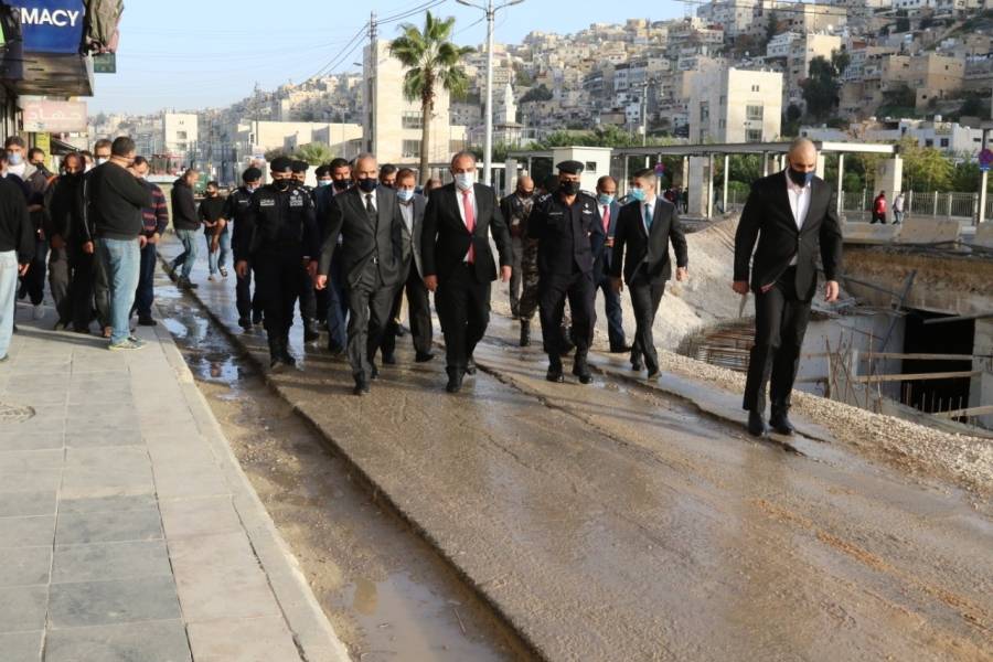 وزير الداخلية يتفقد مشروع شبكات تصريف مياه الأمطار في وسط البلد