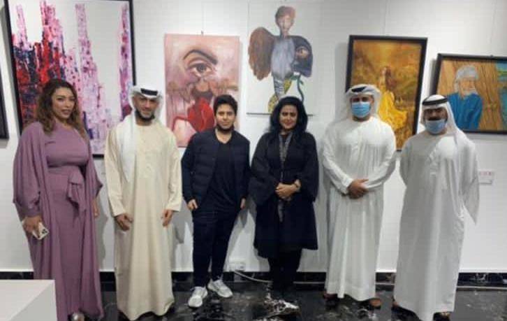 تكريم الفنانة التشكيلية ريم السبيعي في اختتام المعرض الفني UAE سلام