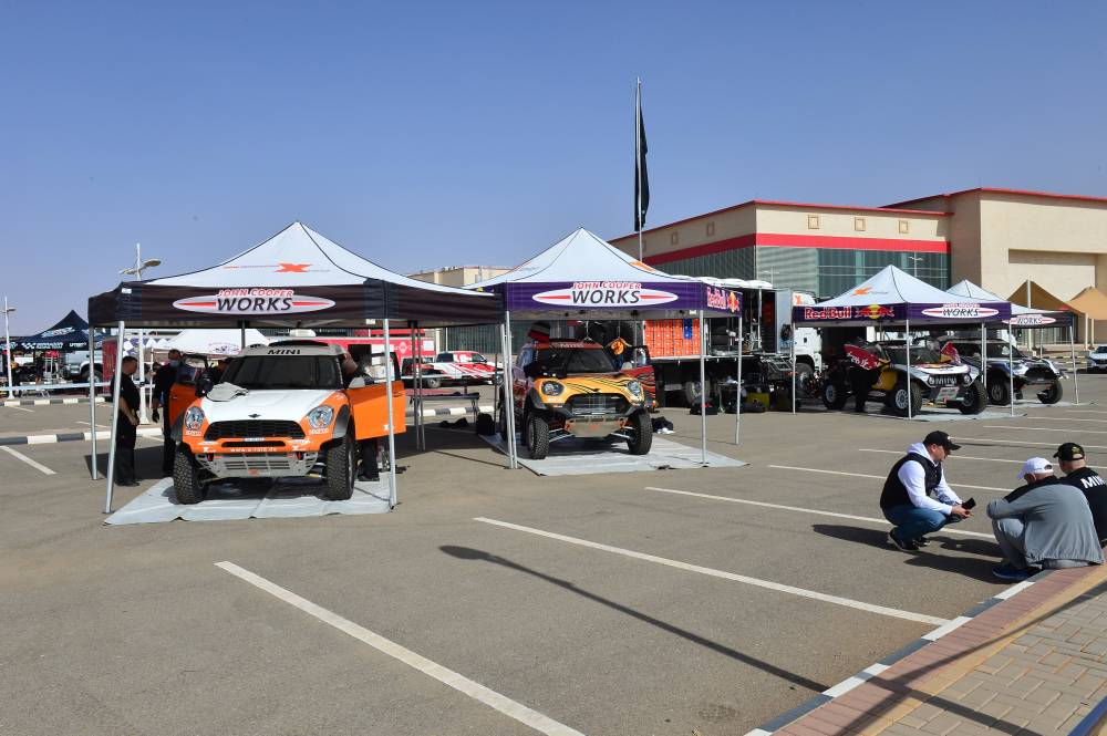 السعوديه .. انطلاق الفحص الفني لمركبات المتسابقين المحليين