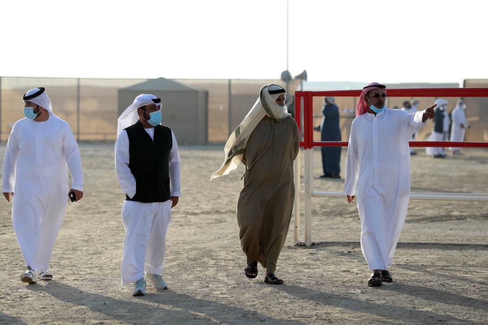 الامارات : معالي اللواء فارس المزروعي يتفقد موقع المزاينة ويلتقي لجان التحكيم والفحص الطبي والفرز