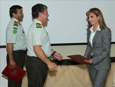 الصحفية فلحة البريزات : كان من السهل علينا أن نؤمن بديمقراطية يحمل مشاعلها الكبار
